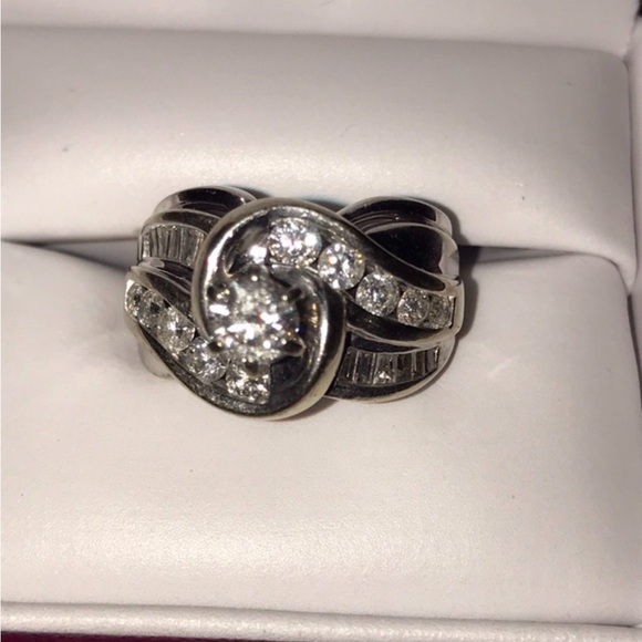 Lots of gold in this 14K Diamond Ring, size 5, from Helzberg Diamonds - Picture 6 of 8